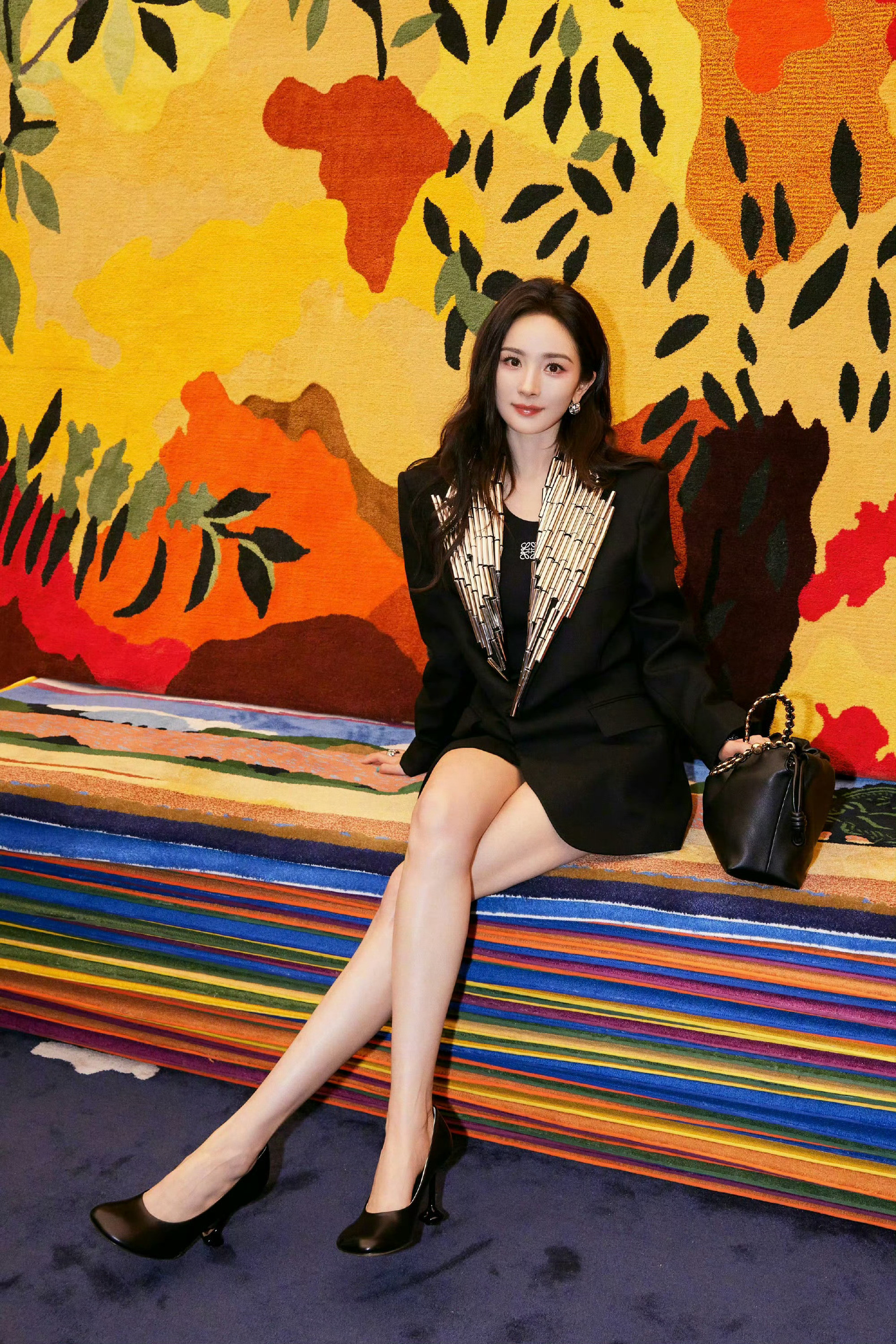 杨幂路透生图，还得看腿​​​