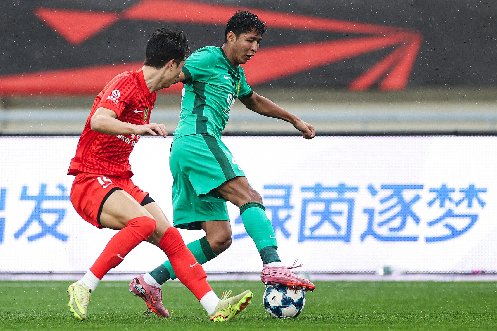 在现场|阿不都海米提: 在南京有美好的回忆 国安冬训磨合地很成功