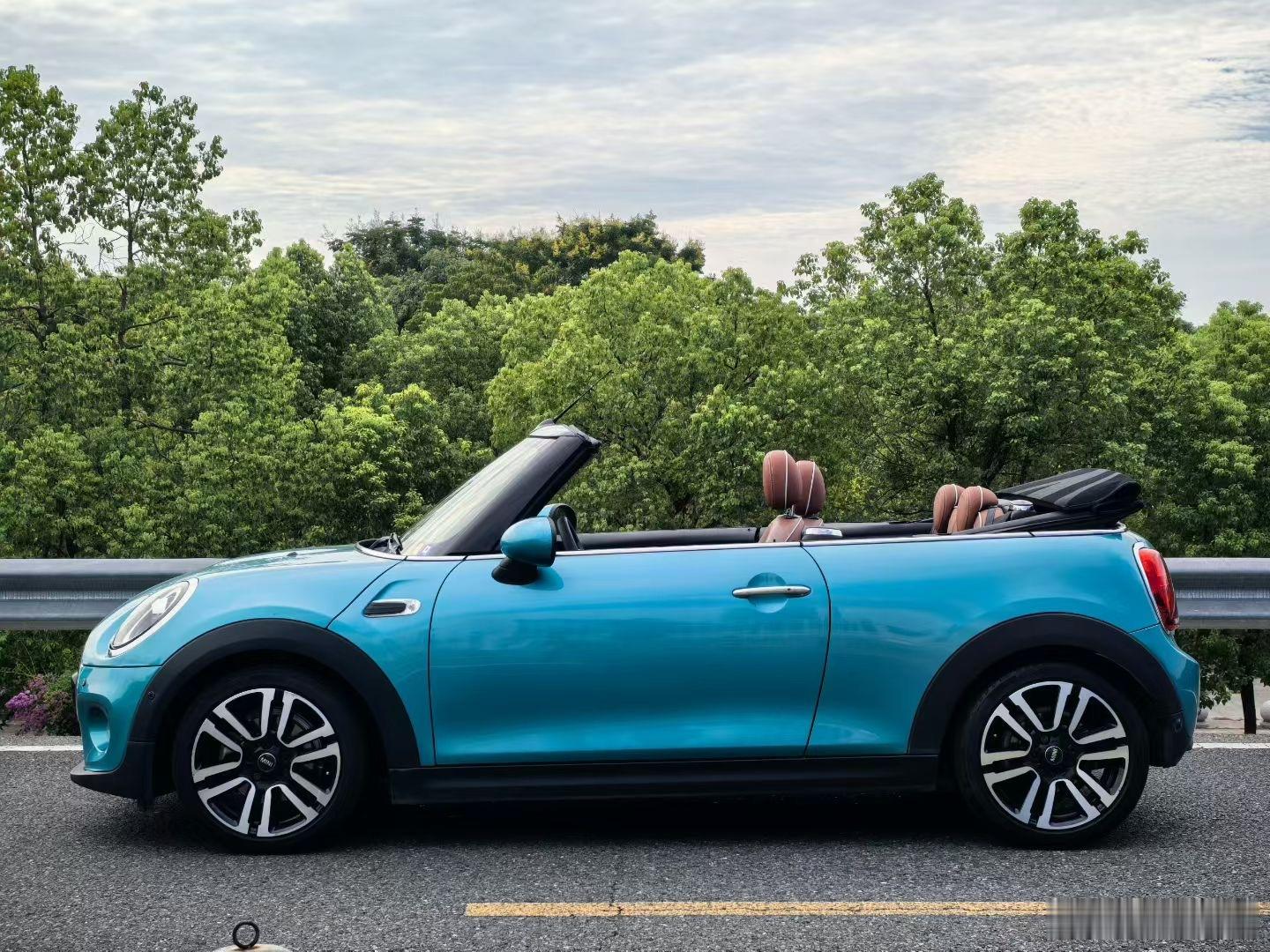 有点帅气敞篷宝马MINI​​​