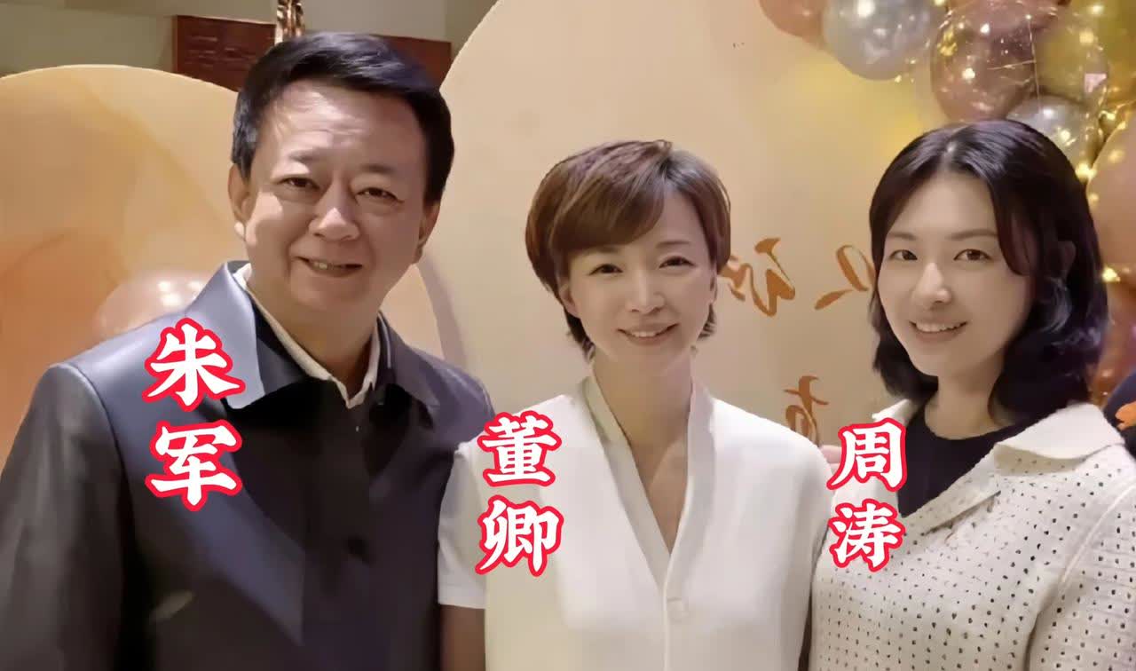 年轻时颜值都挺高，周老师和董老师哪个更胜一筹？
