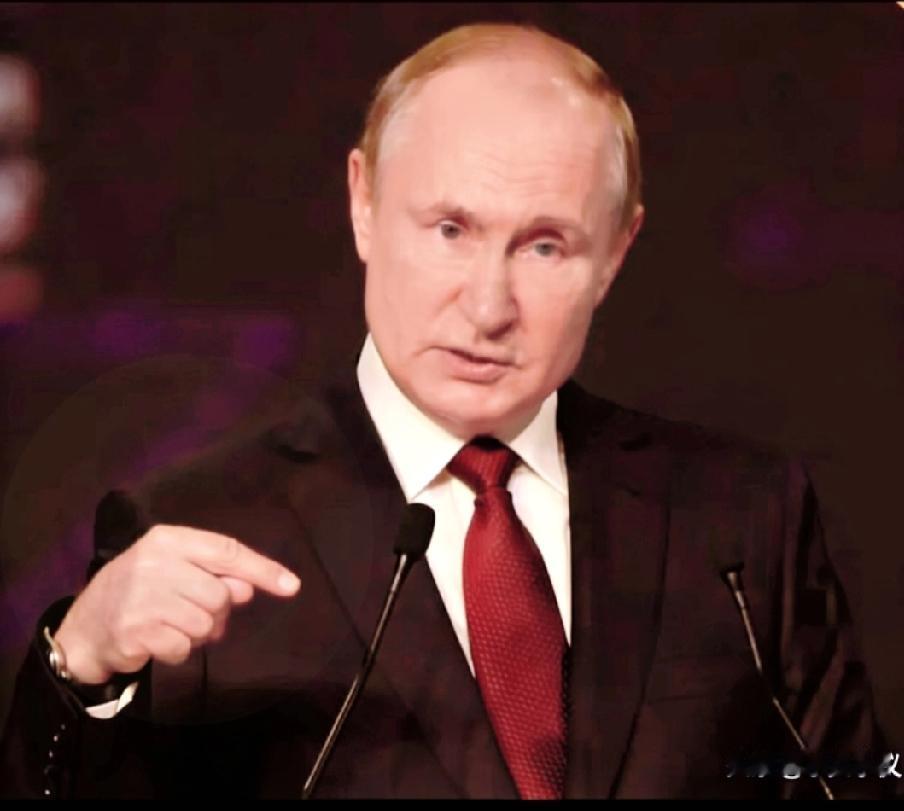 俄罗斯作为全球第五大黄金储备国，近期抛售黄金主要源于多重压力与战略考量。西方制裁