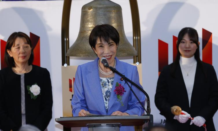 日本睡不着了！12月30日的晚上，对于日本整个国家来说，是一个不眠之夜，因为这