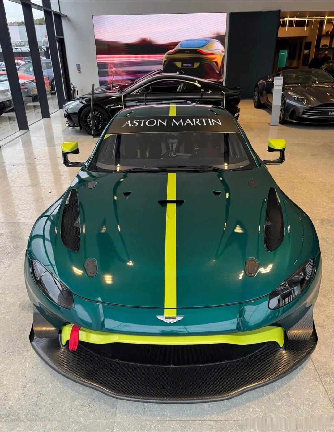 AstonMartinVantageGT8R，早上好​​​