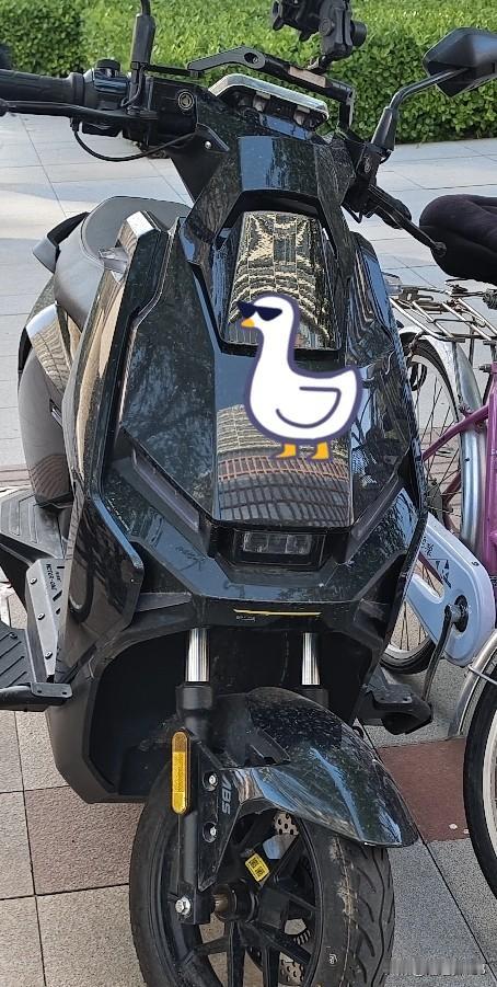 今天在街上看到一辆电动车，看起来比电摩还大，网上一查居然是新标准的电动车😲，不