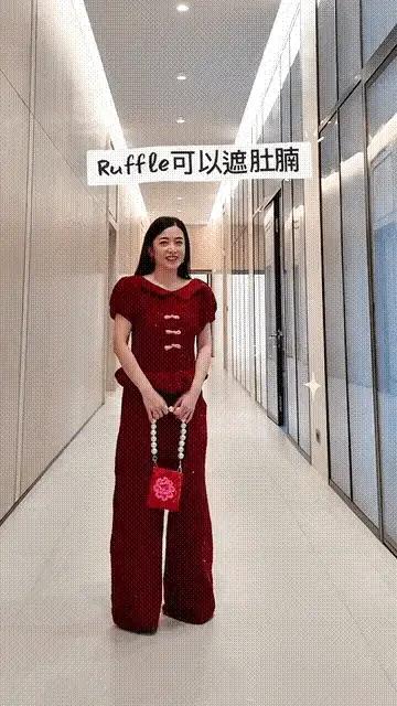 甘比这个女人怎么可以这么厉害，在手工编织的路上越走越远。随随便便一钩就是一件很好