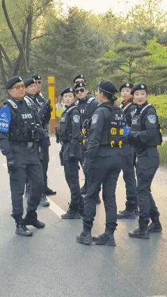 沈阳浑河外滩遇到一群又美又飒的特警！👍