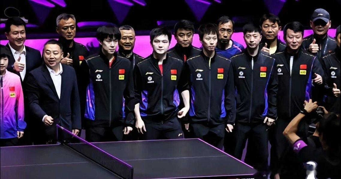 这个图你们第一眼看到的是樊振东吗？我第一眼看到东哥，第二眼看到马龙，樊振东气场强