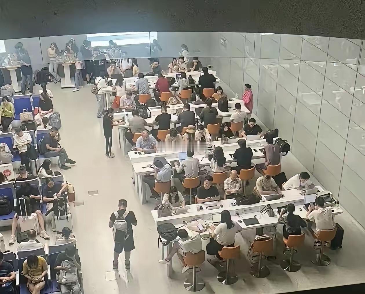 上海虹桥机场候机厅这就是月薪几万的样子吧