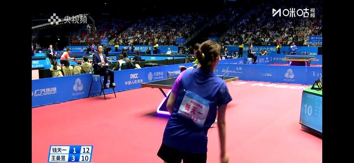 比赛很明显，王曼昱胜算更大。但你没想到，那场比赛还是跌宕起伏。王曼昱带伤