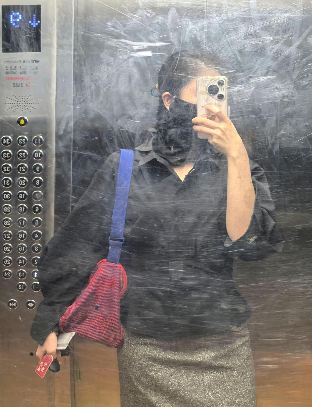 今天练了臀，不白练。当健身女性穿上职业装