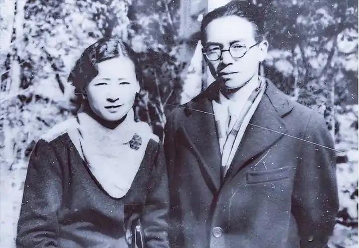 林徽因婚后多年问梁思成：1918年，你第一次看我，心里骂的是什么。梁思成笑了，推