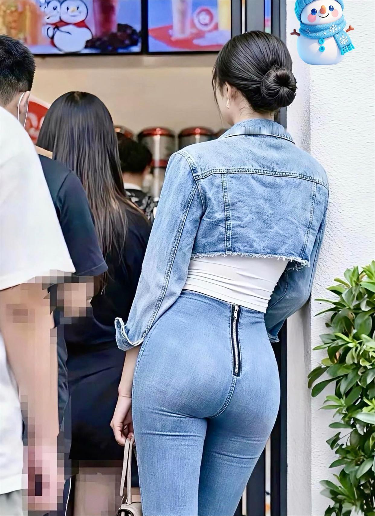 回眸一笑百媚生，六宫粉黛无颜色。