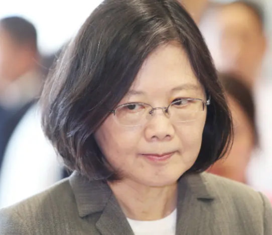 蔡英文罕见发声：“我是台湾人并没有错，我是中国人，因为我是念中国书长大的，受的是