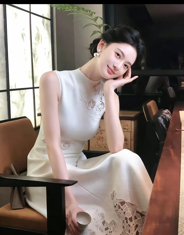 这样漂亮的美女姐姐大家喜欢吗，这含情脉脉的眼神太有杀伤力了。