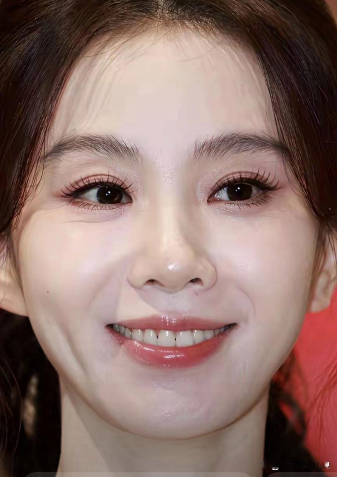 原来刘诗诗的牙也有缝啊。