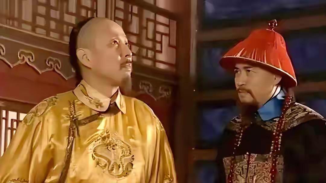 康熙设宴，发现一位将军偷偷打包菜肴，正想要发作，谁知李光地却小声说："皇上，他家