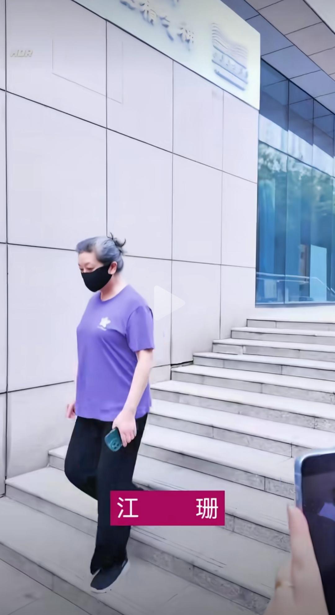 作为明星，还是太放任了点，即使不美发，但是这身材还是应该保持好的吧？