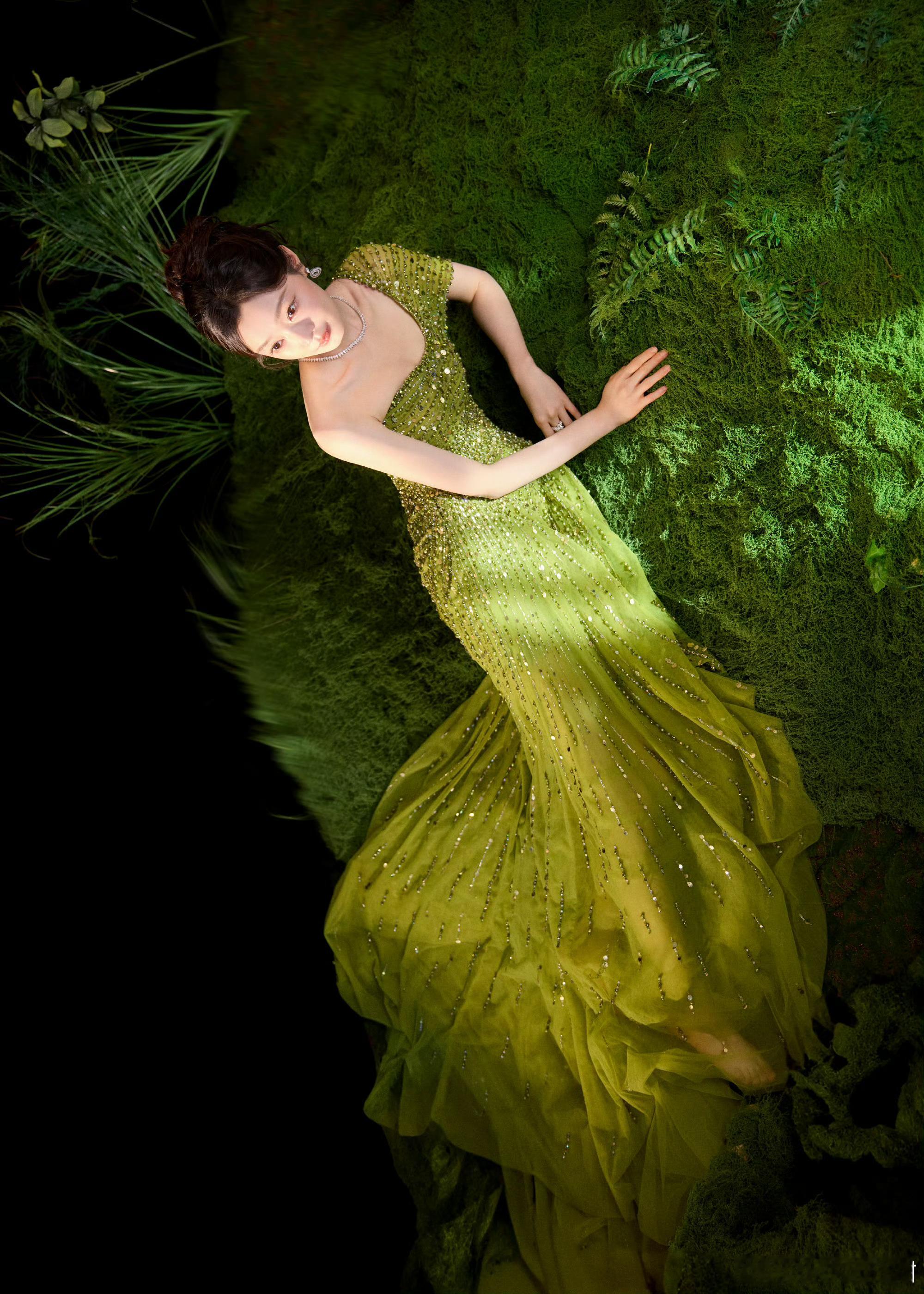 宋轶首届代言人影响力盛典演绎GeorgesHobeika2022秋冬高定宋