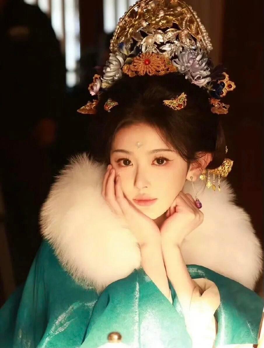 孔雪儿说不接俞浅浅这种角色是笨蛋接了俞浅浅真的好幸福吧！感谢我们雪儿带来这么丰