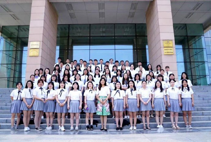 女生比例最高的十所985大学​​1. 北京师范大学：女生76%。2. 华东师范大学：女生69%。3.