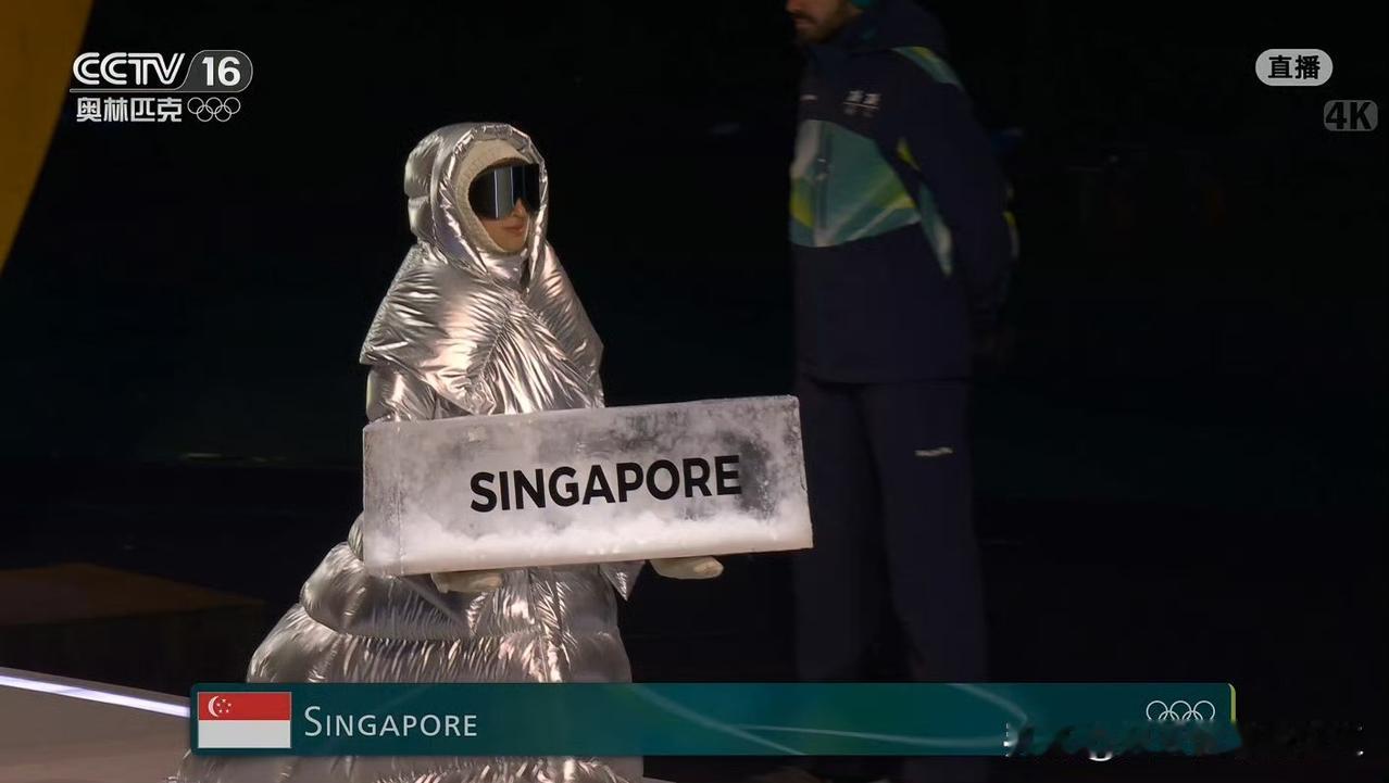 冬奥会意大利引导员的这一身羽绒服，咋像保温袋的感觉[捂脸哭]