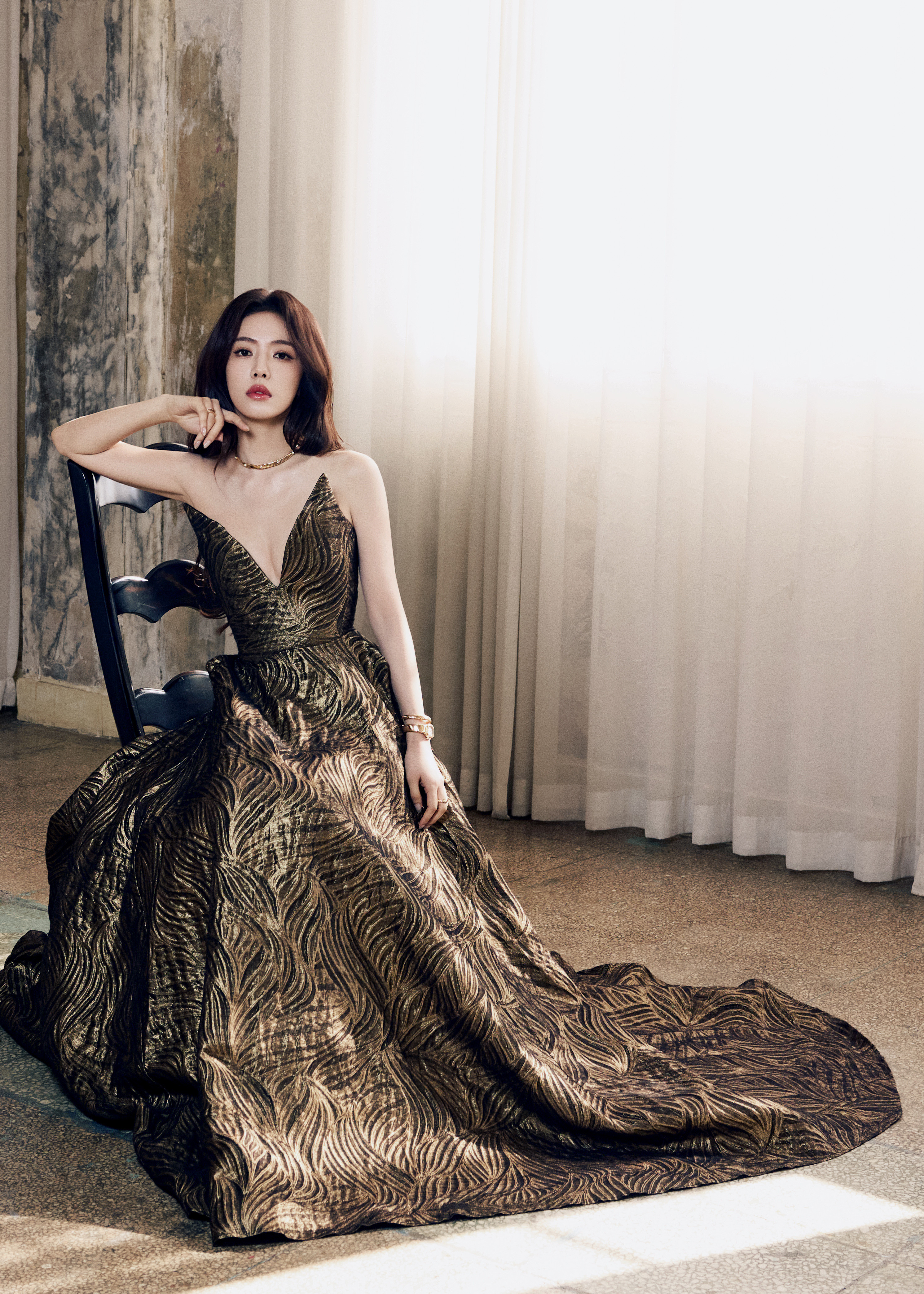 蔡文静｜微博视界大会红毯来自演员蔡文静今日微博视界大会红毯造型图集，身穿MA