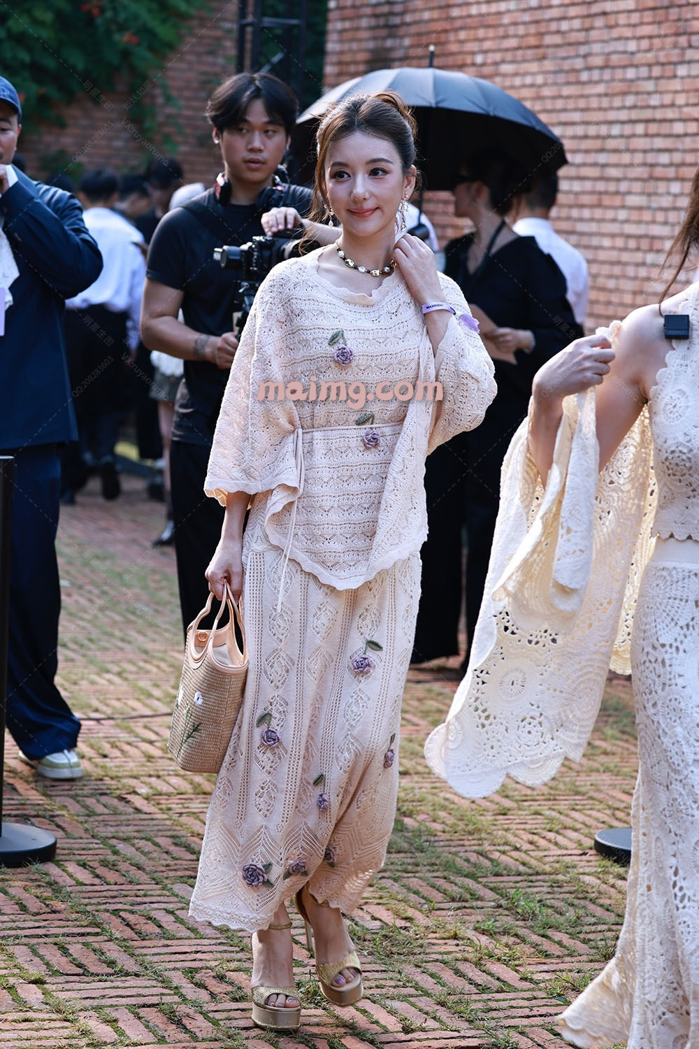 方媛 MAXRIENY 秀场｜田园复古美人扑面而来 ​