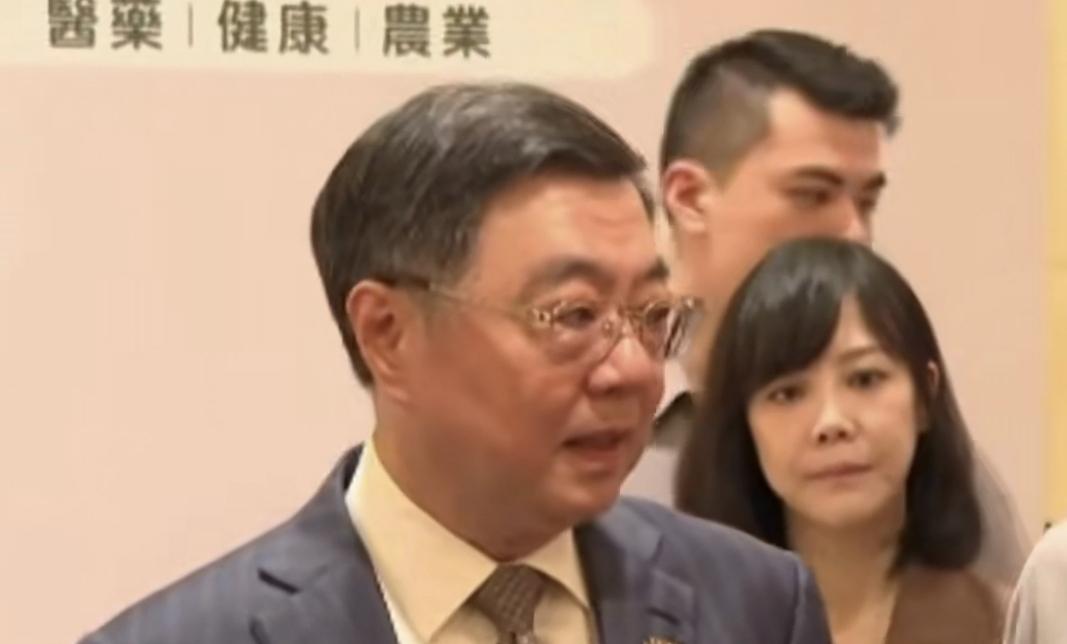 无人机条例三读通过，结果卓荣泰却说“遗憾”、说要“慎重考量”是否副署岛内无人