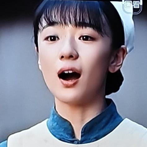 央视热播剧《八千里路云和月》里，在上海时，孟小月身为俞淑真家使女，一口一个“小姐