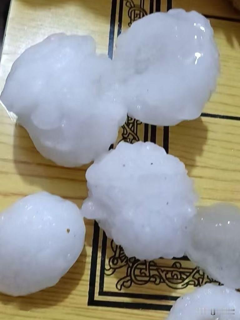 来庄里老乡分享一下你拍的冰雹石家庄下冰雹