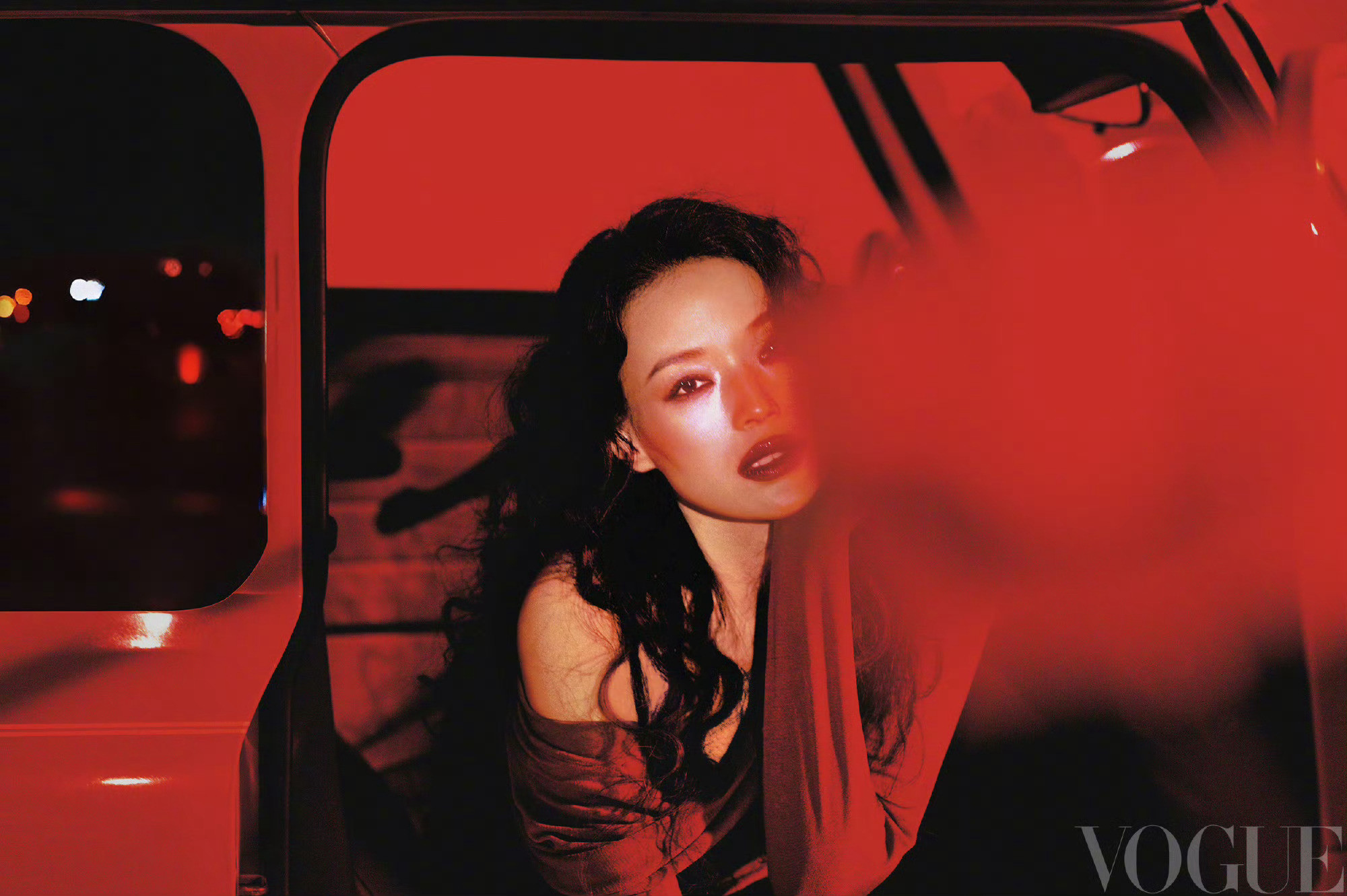 舒淇｜VOGUE十一月号封面人物舒淇登上《VOGUE》中文版十一月刊封面，身着