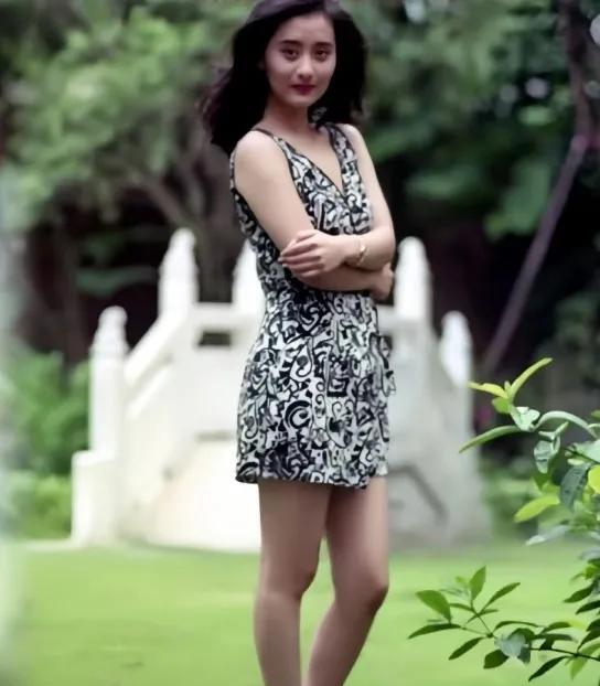 以前的美女明星，不但颜值和身材以及肤色都是纯天然的，而且拍摄的照片也是很真实的，