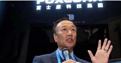 富士康轰然崩塌，来得猝不及防！郭台铭当年万万想不到，昔日大陆厂区灯火不息的代工巨
