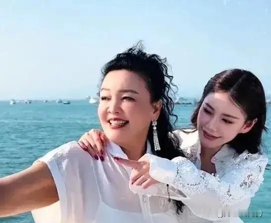 近期马筱梅罕见聊起婆婆兰姐，大方透露婆婆私下的真实态度，兰姐一直真心鼓励小两口多