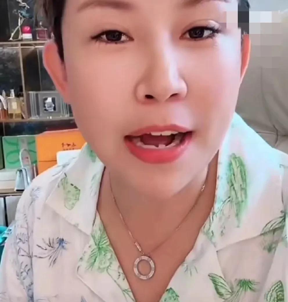 二驴姐回应被驴爸说不孝，嫌驴妈脏，自己不照顾老伴还推卸责任！