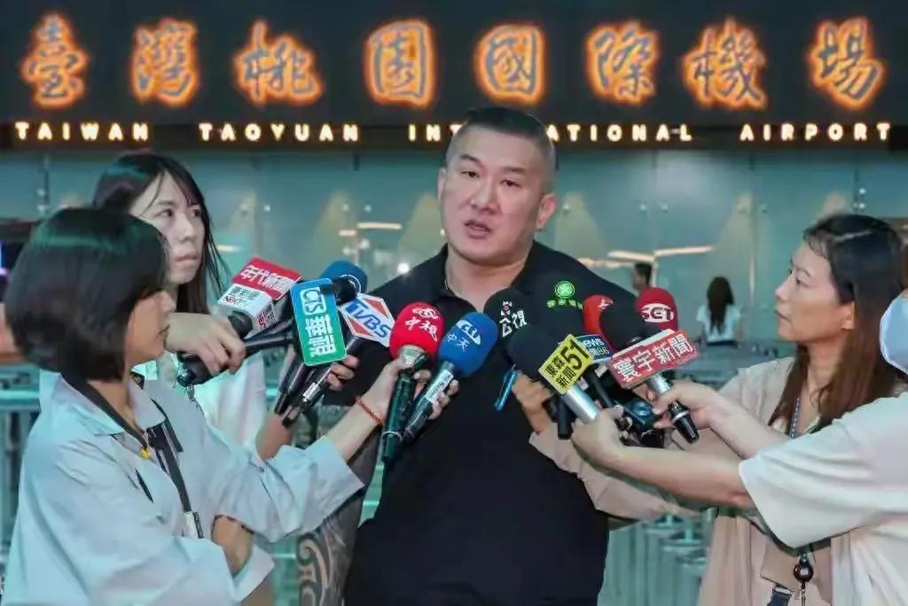 台湾网红馆长来大陆玩啦，这6天全程直播，热闹得跟开了锅似的。一路上，他被热情的大