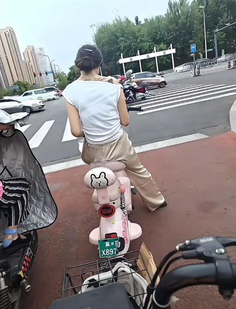 这种电动车是不是比我的要贵一点呀