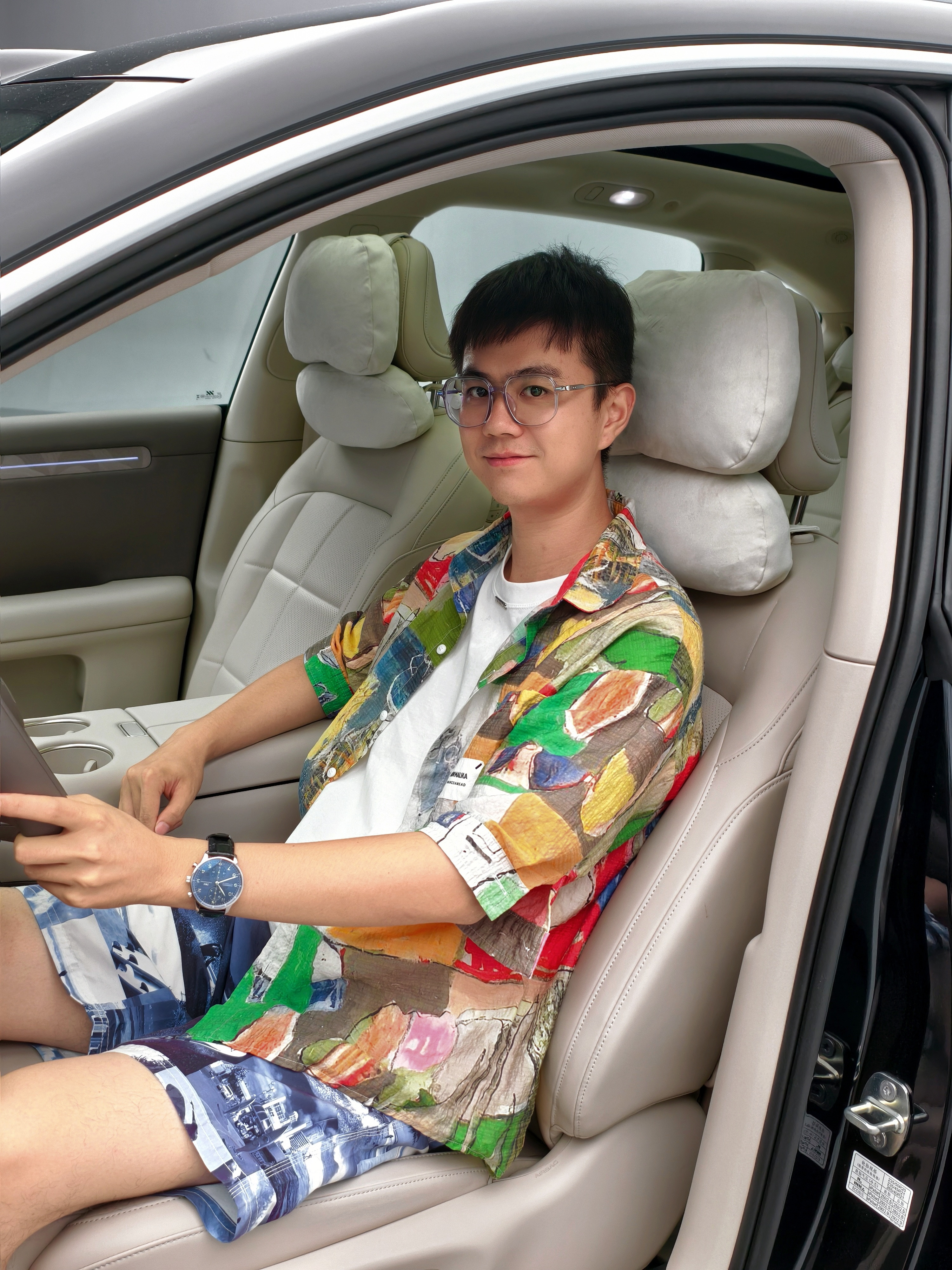 新一代智己LS6现场惊呼杀疯了当时没见到车之前，就想着这次除了增程，还能讲讲啥结