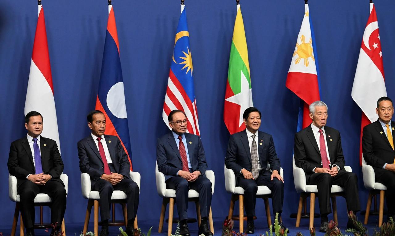东盟就像一盘散沙今天晚上，在谈到美国对东盟各成员国祭出高额关税时，东盟秘书长高