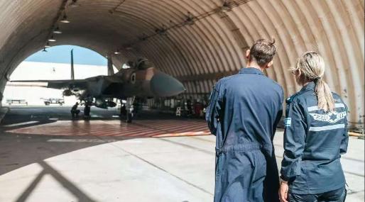 以色列媒体暴露了三个秘密，以色列空军飞行员每天，都要三次出动轰炸伊朗，一天战斗飞