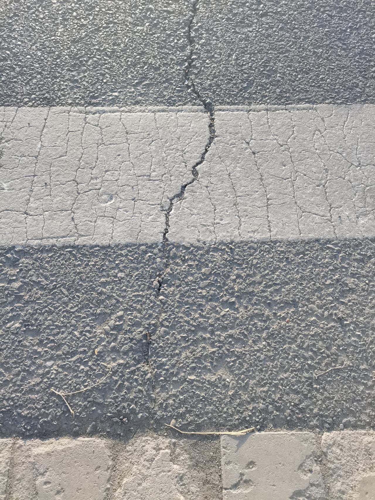 坐标乌鲁木齐城北主干道与乌将铁路交汇处。此地四周高、中间低，是一片显而易见的洼地