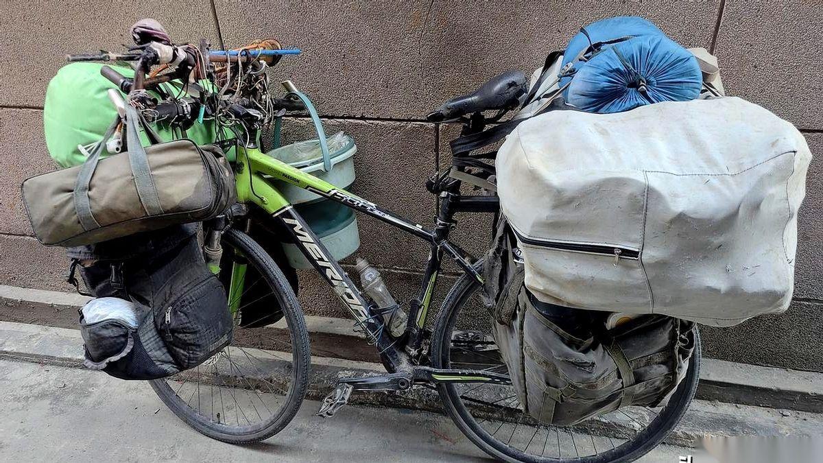 你知道那种感觉吗？费半天劲搞条鱼，一嘴下去，满口柴油味。就为了一口干净的、没怪