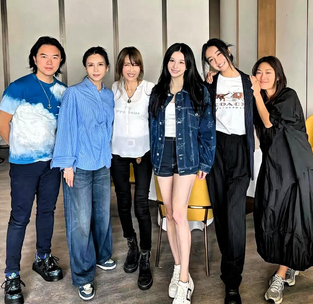 别光顾着夸“好养眼”，邱淑贞和工藤静香这次同框，暴露了星二代最尴尬的一个困局