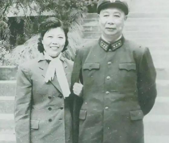1980年，71岁的开国上将陈士渠与妻子协议离婚，谁知，6个子女却齐声地表示“早