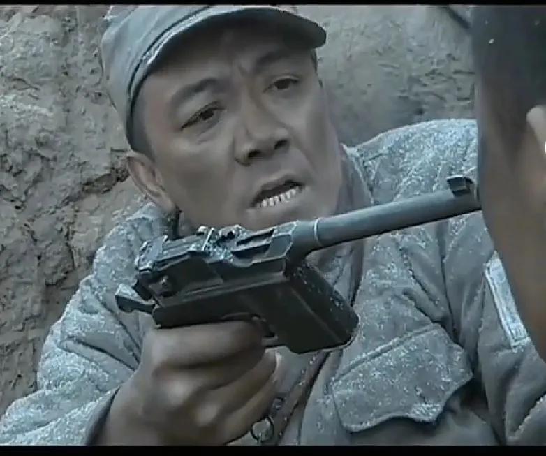 《亮剑》中喜子为了掩护魏和尚背着李云龙撤离，与日军拼刺刀的时候，说出了自己部队的