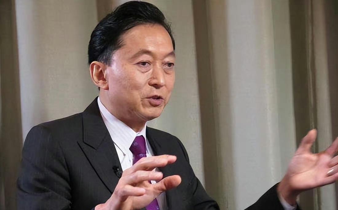 9月4日，日本前首相鸠山由纪夫回国了。面对记者采访，他非常坚定的说:我作为一个日