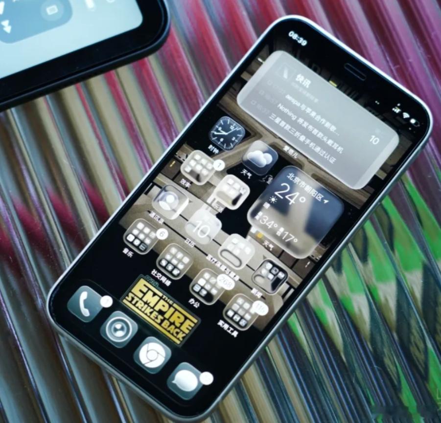 iOS26丑一个劲的上主题就行了，非要给整个系统，可读性直线下降啊​​​