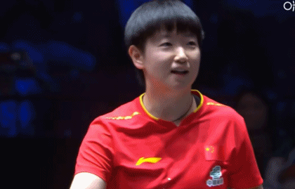 孙颖莎感慨对手发球太转孙颖莎3-1战胜袁嘉楠晋级，赛后孙颖莎跟袁嘉楠感慨“（这