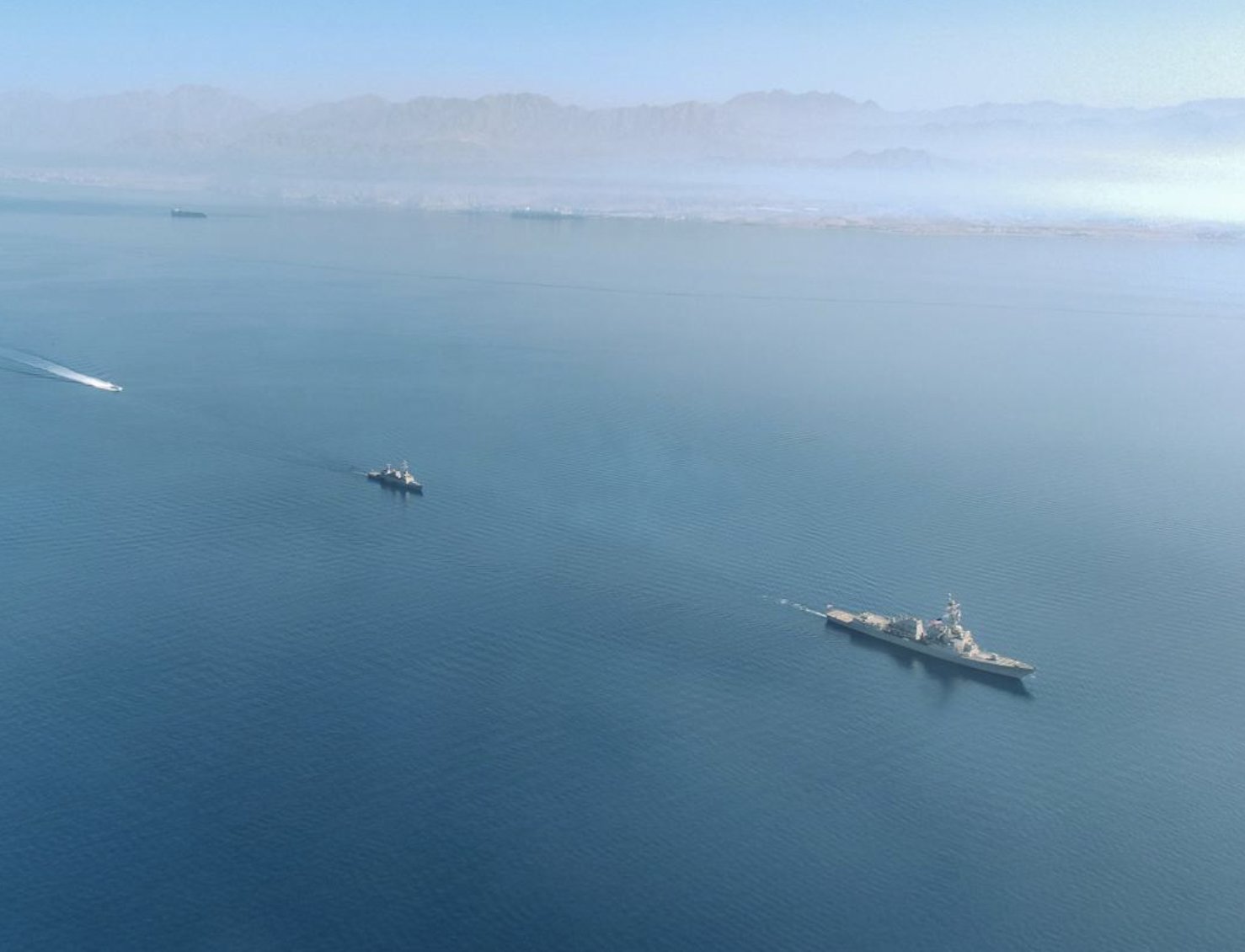 美军全球兵力大调：聚焦伊朗周边，中东局势升级