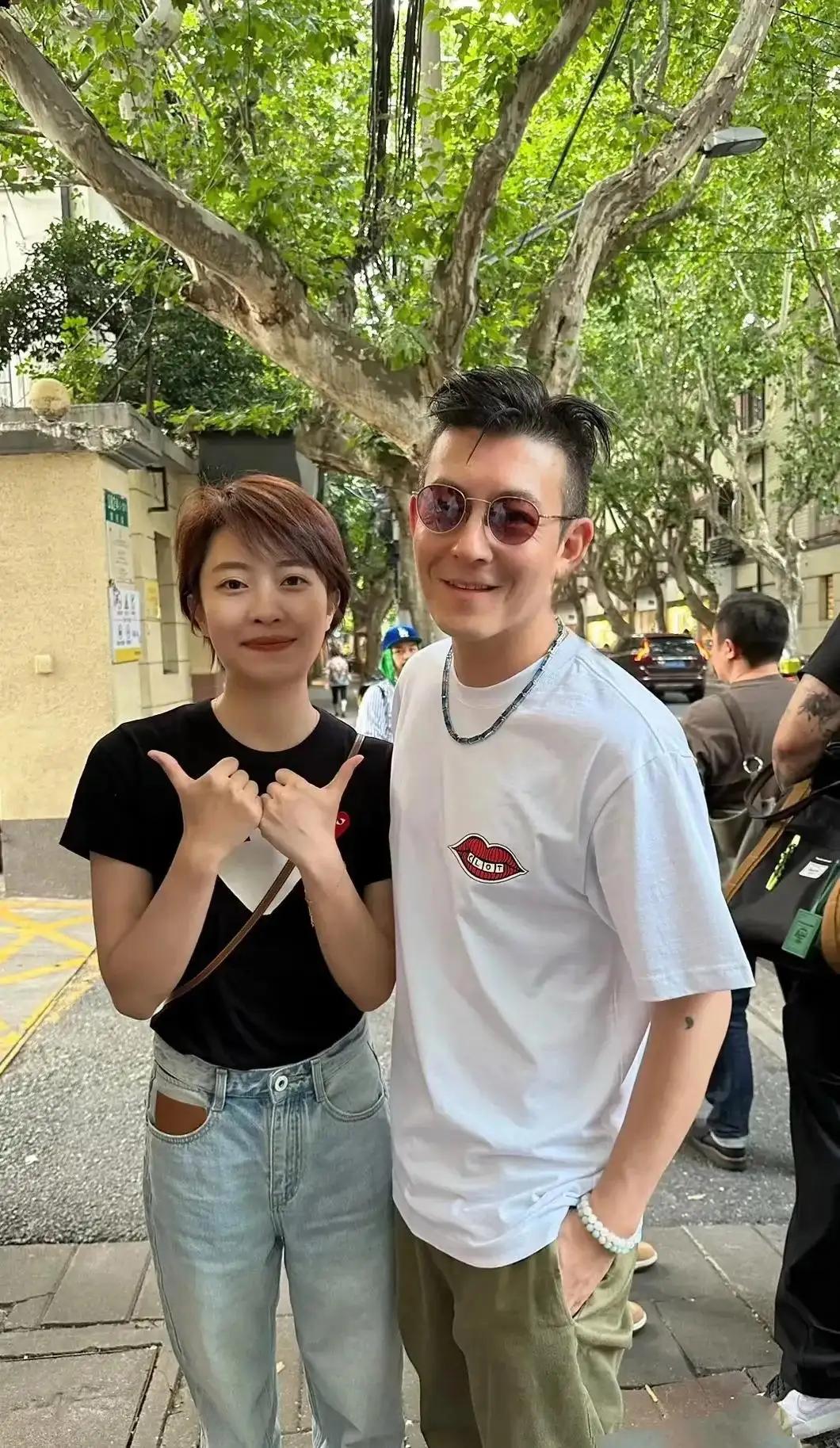 陈冠希长得怎么样？我不认为他很帅。女的开心的样子，感觉她不应该呀！